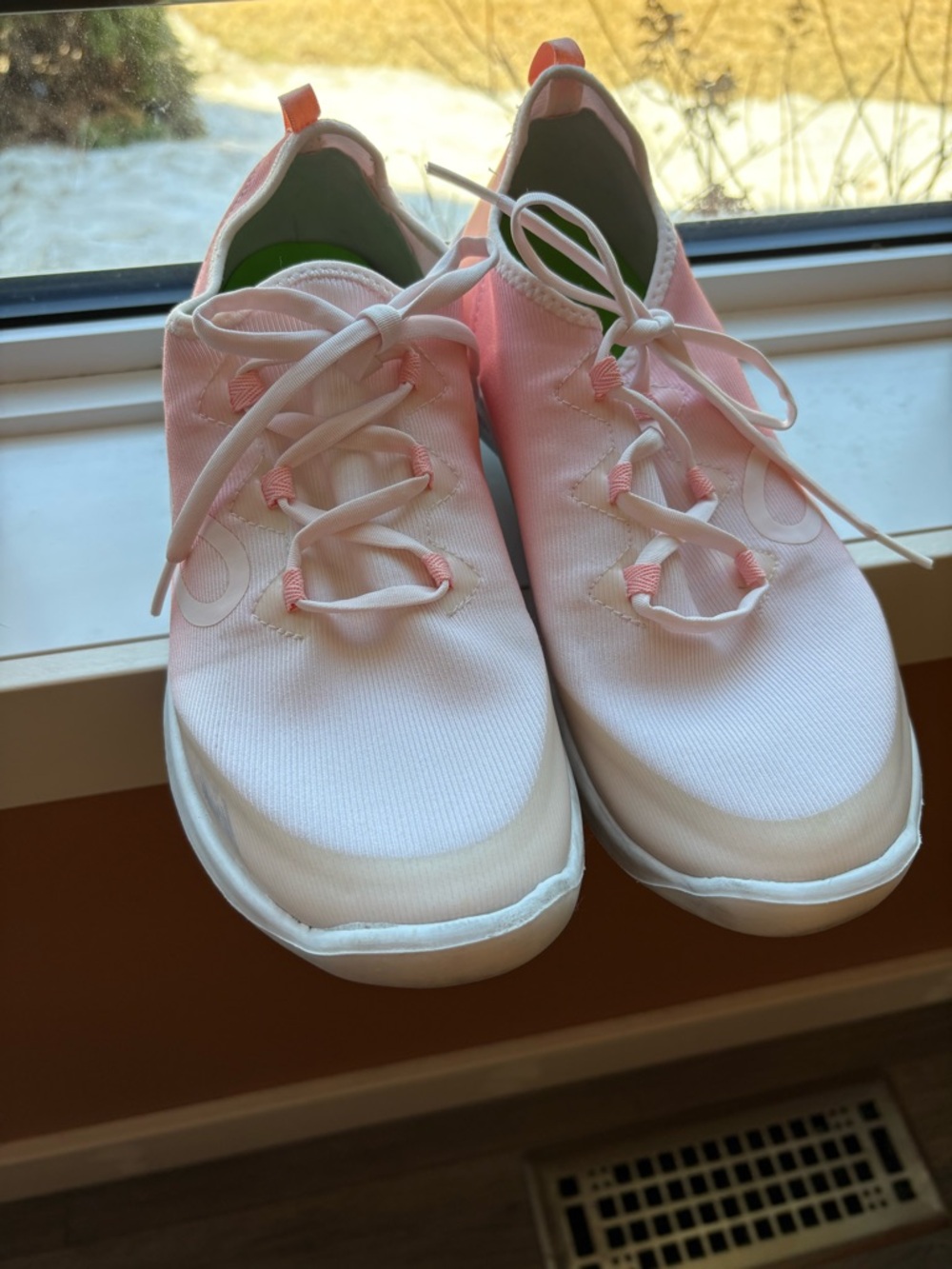 OOFOS Women's OOmg Sport LS recovery shoes in White and Blush Mutare